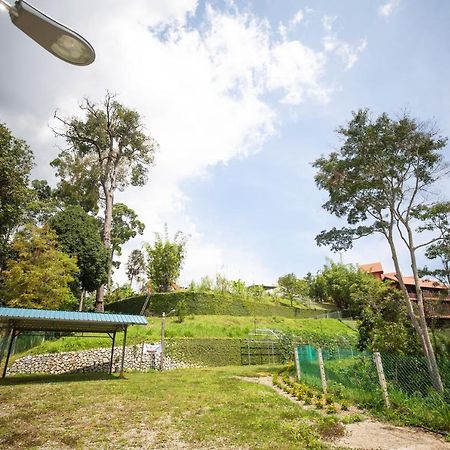 Red House The Garden Stay In Bukit Tinggi By Play Бентонг Екстериор снимка