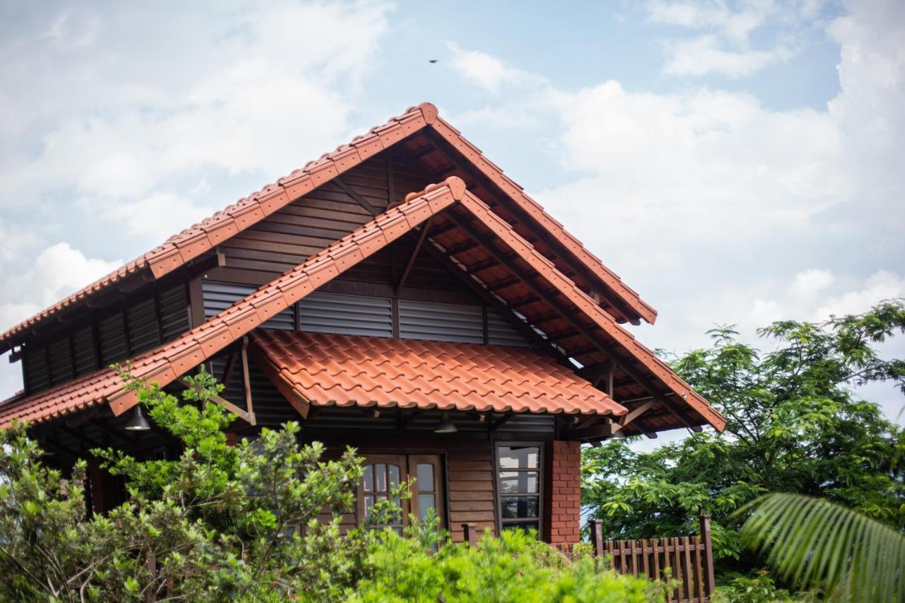 Red House The Garden Stay In Bukit Tinggi By Play Бентонг Екстериор снимка